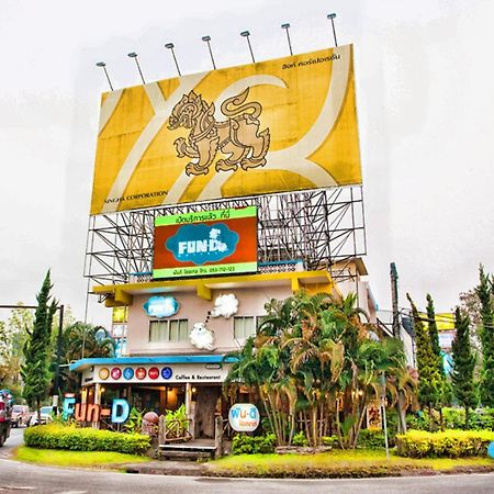 Fun-D Hostel Chiang Rai Bagian luar foto