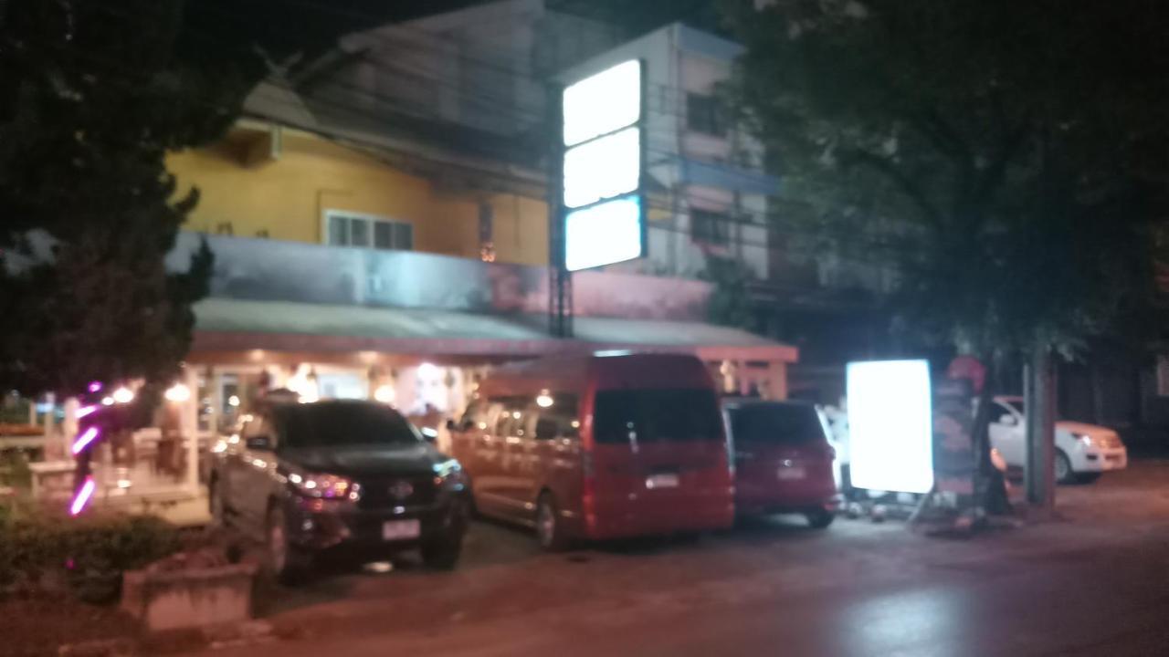 Fun-D Hostel Chiang Rai Bagian luar foto